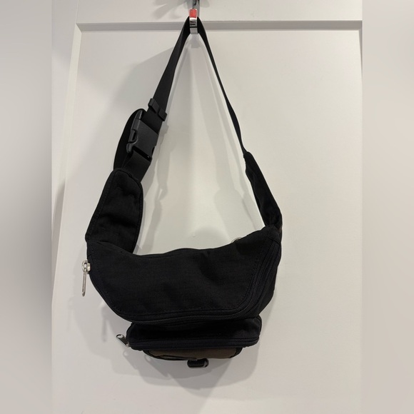 Black Columbia Sportswear Belt Bag with Compass - Picture 2 of 11